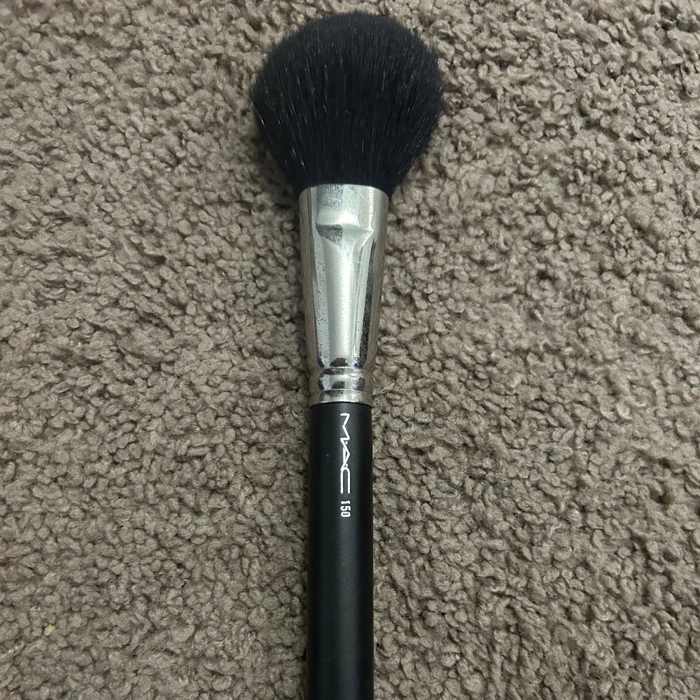 Mac brush #150